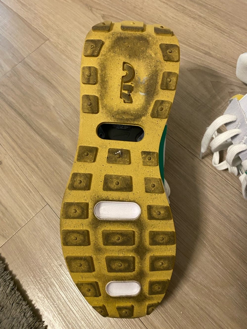 Nike Gray and Green Low-Top Retro Trainer Sneakers - Picture 4 of 5